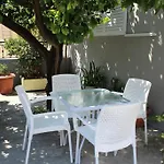 Flora\'S Traditional Family House